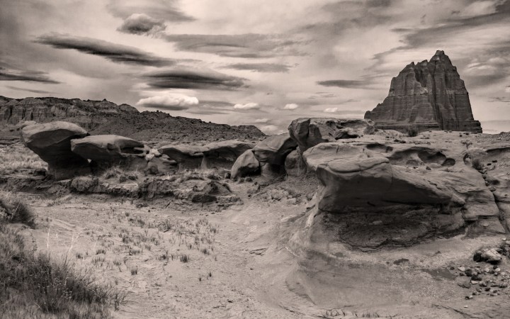 Cathedral rocks BW wp